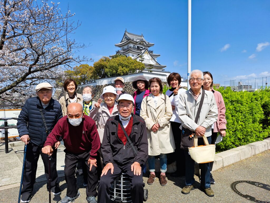 ケアハウス南紀　お花見遠足in岸和田城