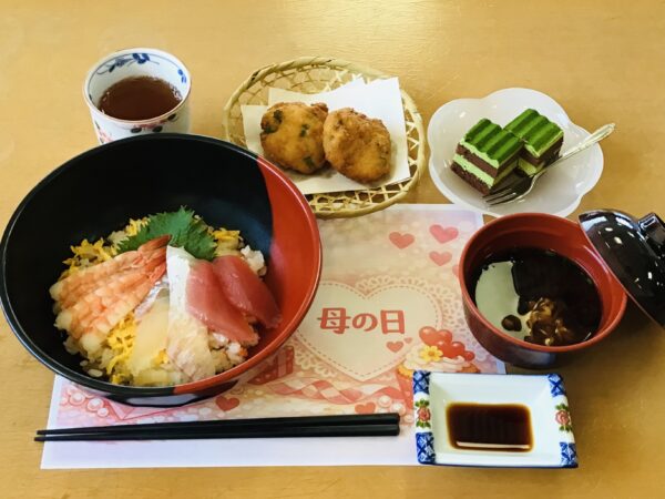 母の日メニュー（第二ケアハウス南紀）