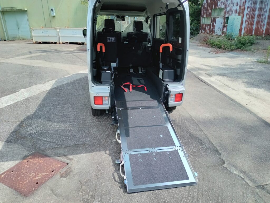 JKA補助事業により、車イス仕様スロープ式移送車が新車導入されました！
